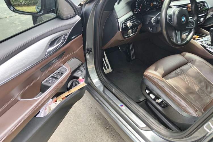 Used BMW 6 Series GT 2018 640i xDrive M Sport Package Interior 3