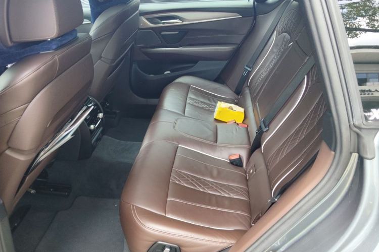 Used BMW 6 Series GT 2018 640i xDrive M Sport Package Interior 4