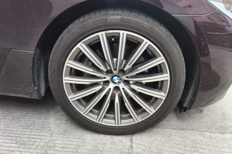 Used BMW 6 Series GT 2018 630i Luxury Design Package Right Front Wheel Hub