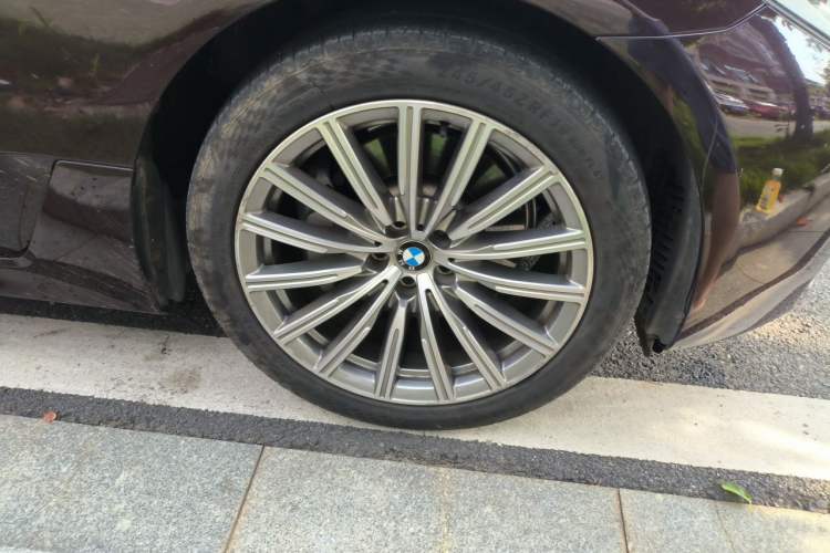 Used BMW 6 Series GT 2018 630i Luxury Design Package Right Front Wheel Hub