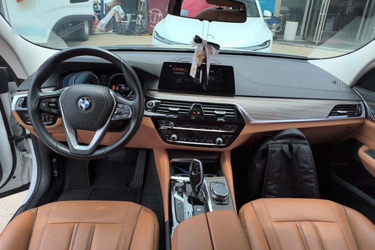 Used BMW 6 Series GT 2018 630i Luxury Design Package Center Console