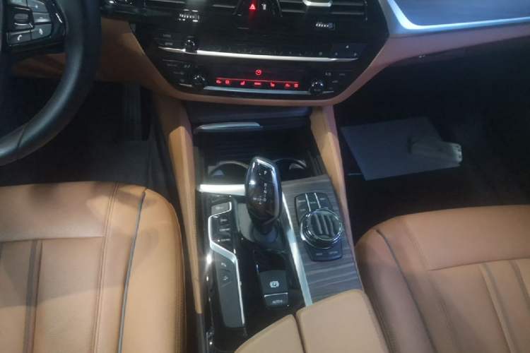 Used BMW 6 Series GT 2018 630i Luxury Design Package Gear Lever