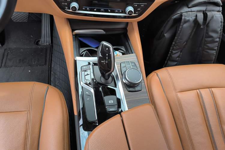 Used BMW 6 Series GT 2018 630i Luxury Design Package Gear Lever