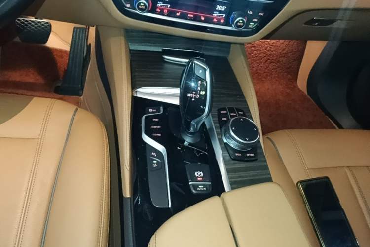 Used BMW 6 Series GT 2018 630i Luxury Design Package Gear Lever