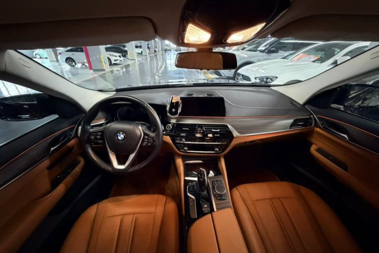 Used BMW 6 Series GT 2018 630i Luxury Design Package Interior 2