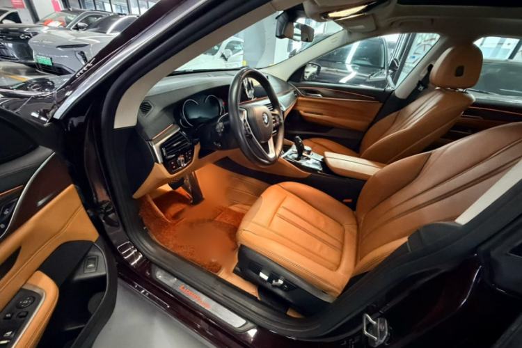 Used BMW 6 Series GT 2018 630i Luxury Design Package Interior 4