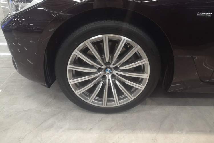 Used BMW 6 Series GT 2018 630i Luxury Design Package Left Front Wheel Hub