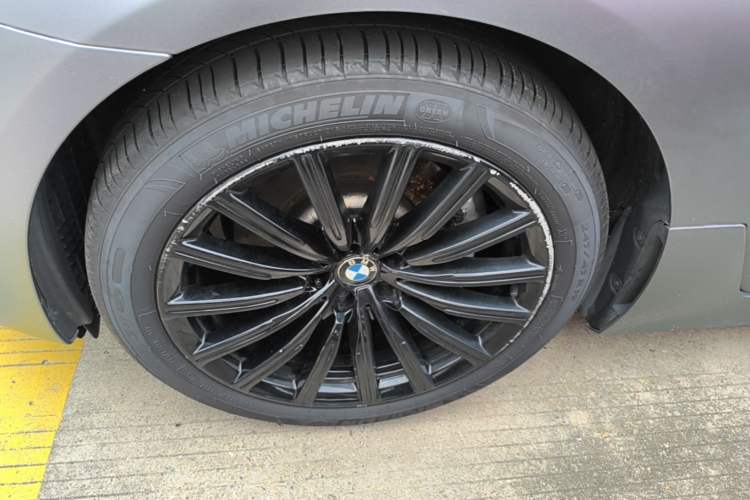 Used BMW 6 Series GT 2018 630i Luxury Design Package Left Front Wheel Hub