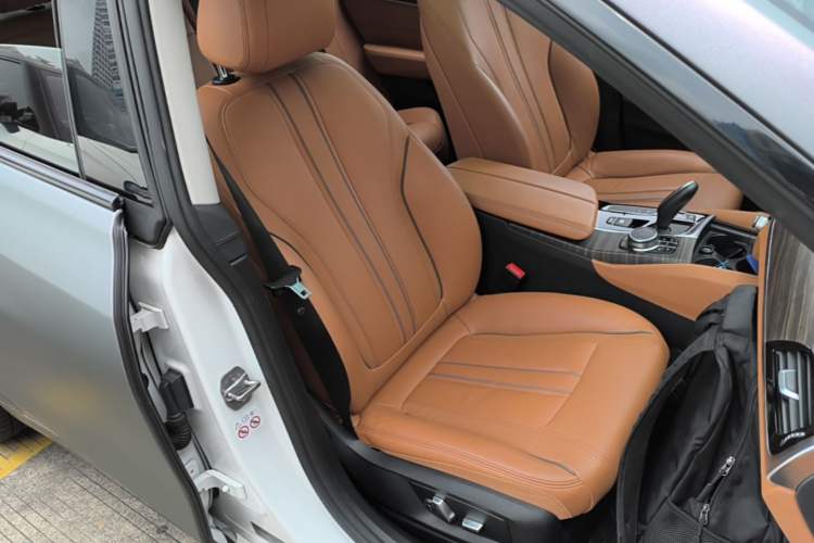 Used BMW 6 Series GT 2018 630i Luxury Design Package Right Front Seat