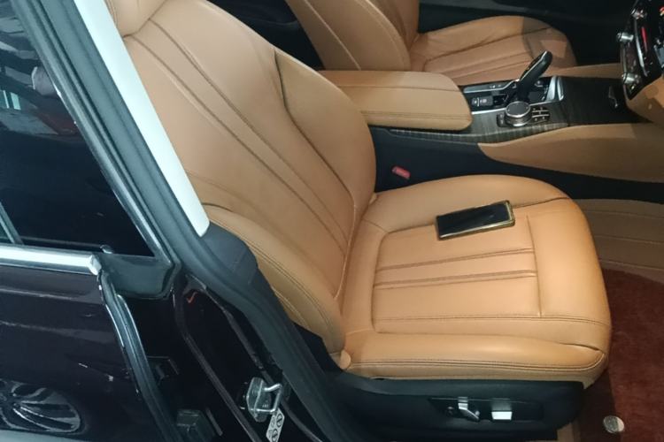 Used BMW 6 Series GT 2018 630i Luxury Design Package Right Front Seat