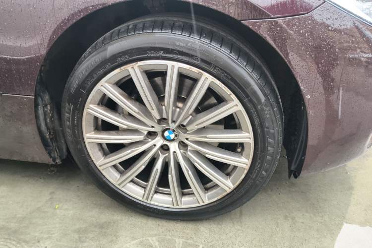 Used BMW 6 Series GT 2018 630i Luxury Design Package Right Front Wheel Hub