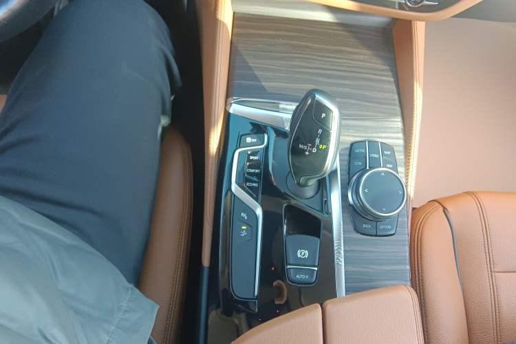 Used BMW 6 Series GT 2018 630i Luxury Design Package Gear Lever