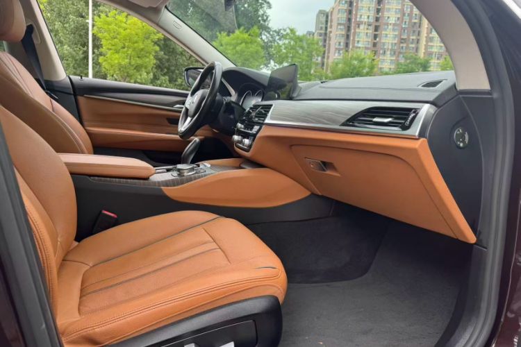 Used BMW 6 Series GT 2018 630i Luxury Design Package Interior 10