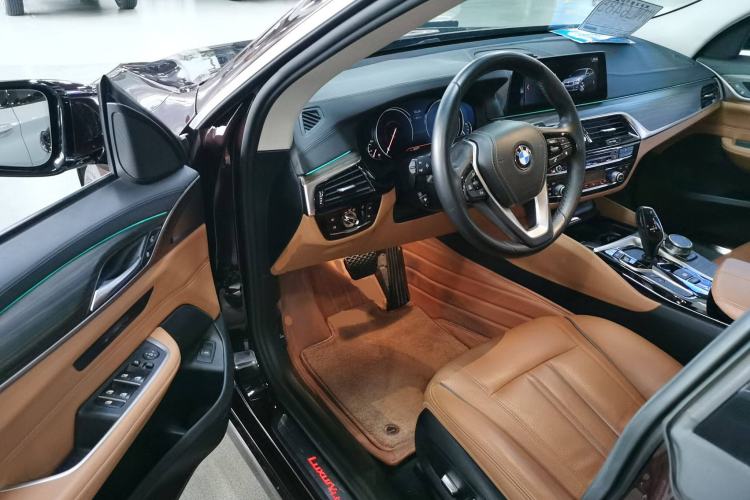 Used BMW 6 Series GT 2018 630i Luxury Design Package Interior 3