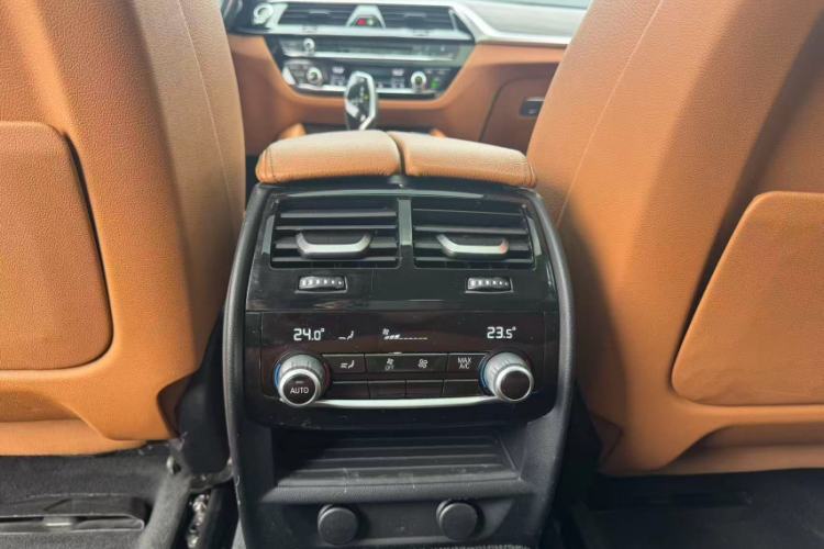 Used BMW 6 Series GT 2018 630i Luxury Design Package Interior 4