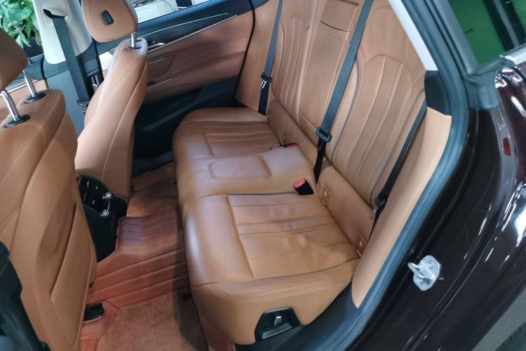 Used BMW 6 Series GT 2018 630i Luxury Design Package Interior 4