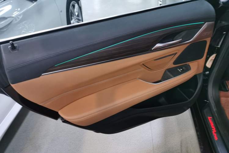 Used BMW 6 Series GT 2018 630i Luxury Design Package Interior 8