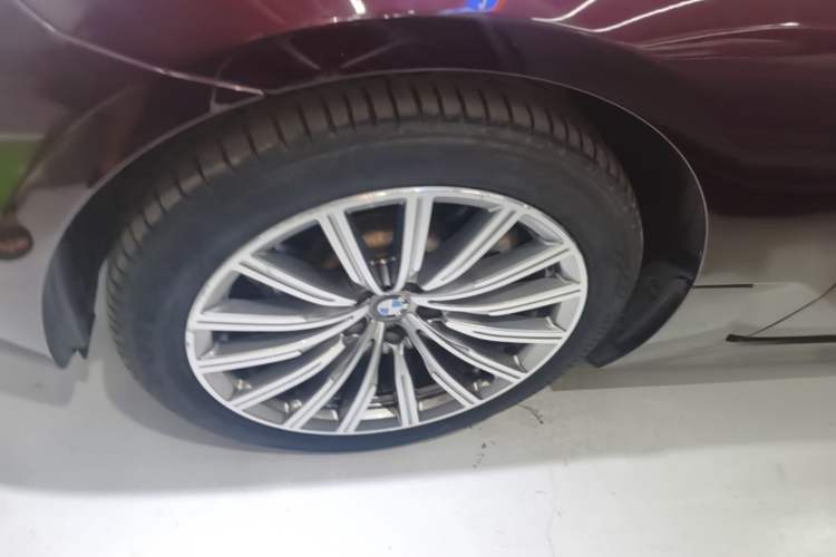 Used BMW 6 Series GT 2018 630i Luxury Design Package Left Front Wheel Hub