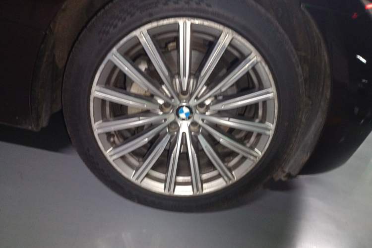 Used BMW 6 Series GT 2018 630i Luxury Design Package Right Front Wheel Hub