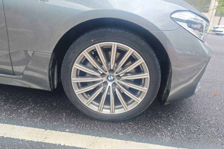 Used BMW 6 Series GT 2018 630i Luxury Design Package Right Front Wheel Hub