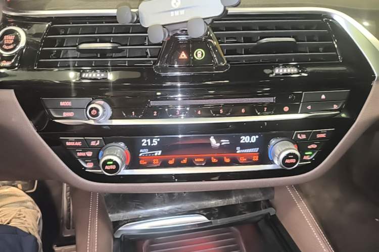 Used BMW 6 Series GT 2018 640i xDrive M Sport Package Audio And AC Panel