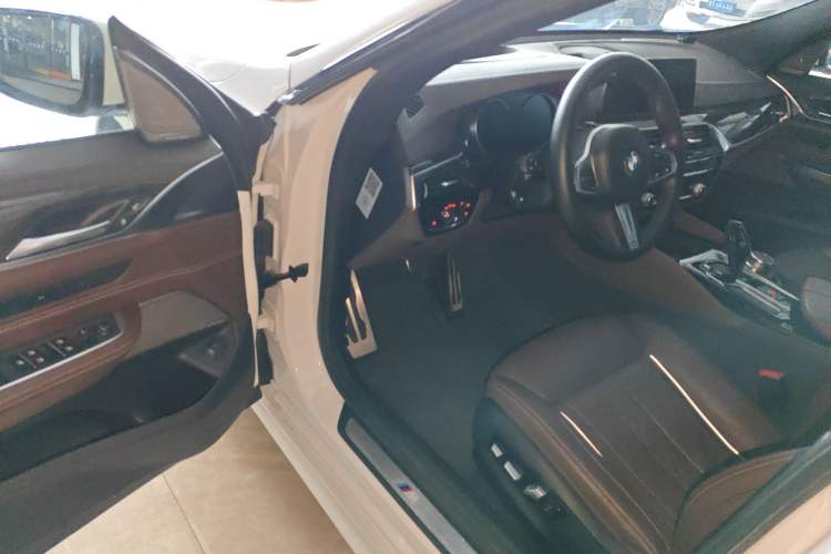 Used BMW 6 Series GT 2018 640i xDrive M Sport Package Driver Seat