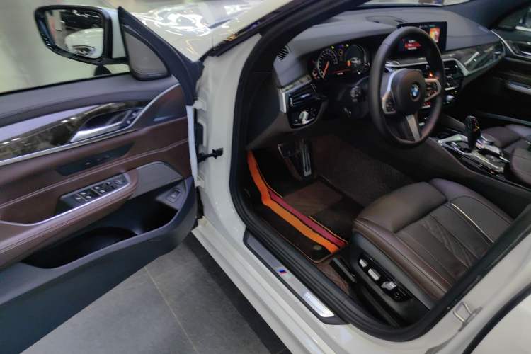 Used BMW 6 Series GT 2018 640i xDrive M Sport Package Driver Seat