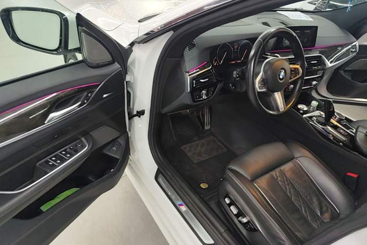 Used BMW 6 Series GT 2018 640i xDrive M Sport Package Driver Seat