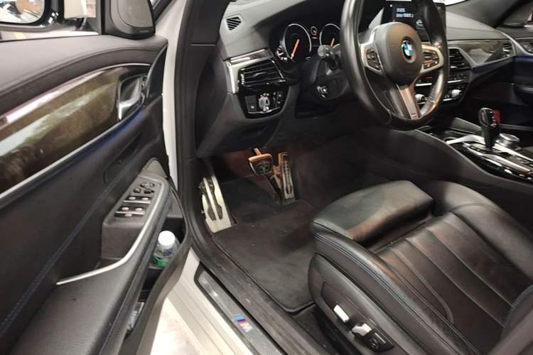 Used BMW 6 Series GT 2018 630i M Sport Package Driver Seat