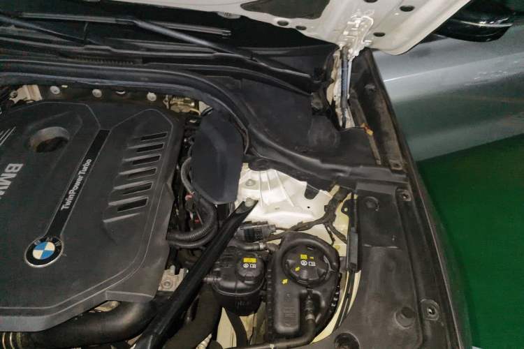 Used BMW 6 Series GT 2018 640i xDrive M Sport Package Engine Bay Left