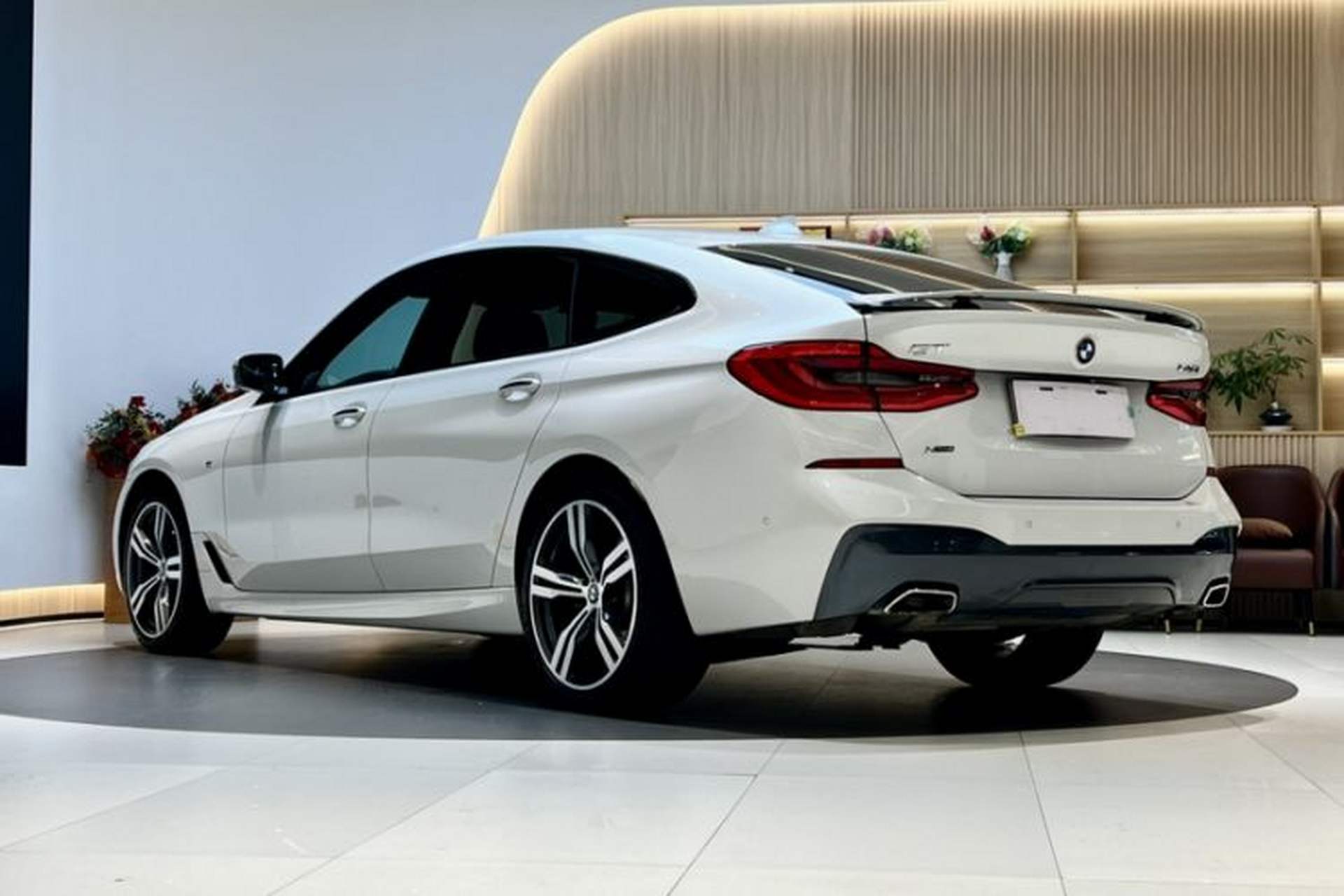Used BMW 6 Series GT 2018 640i xDrive M Sport Package Exterior 3
