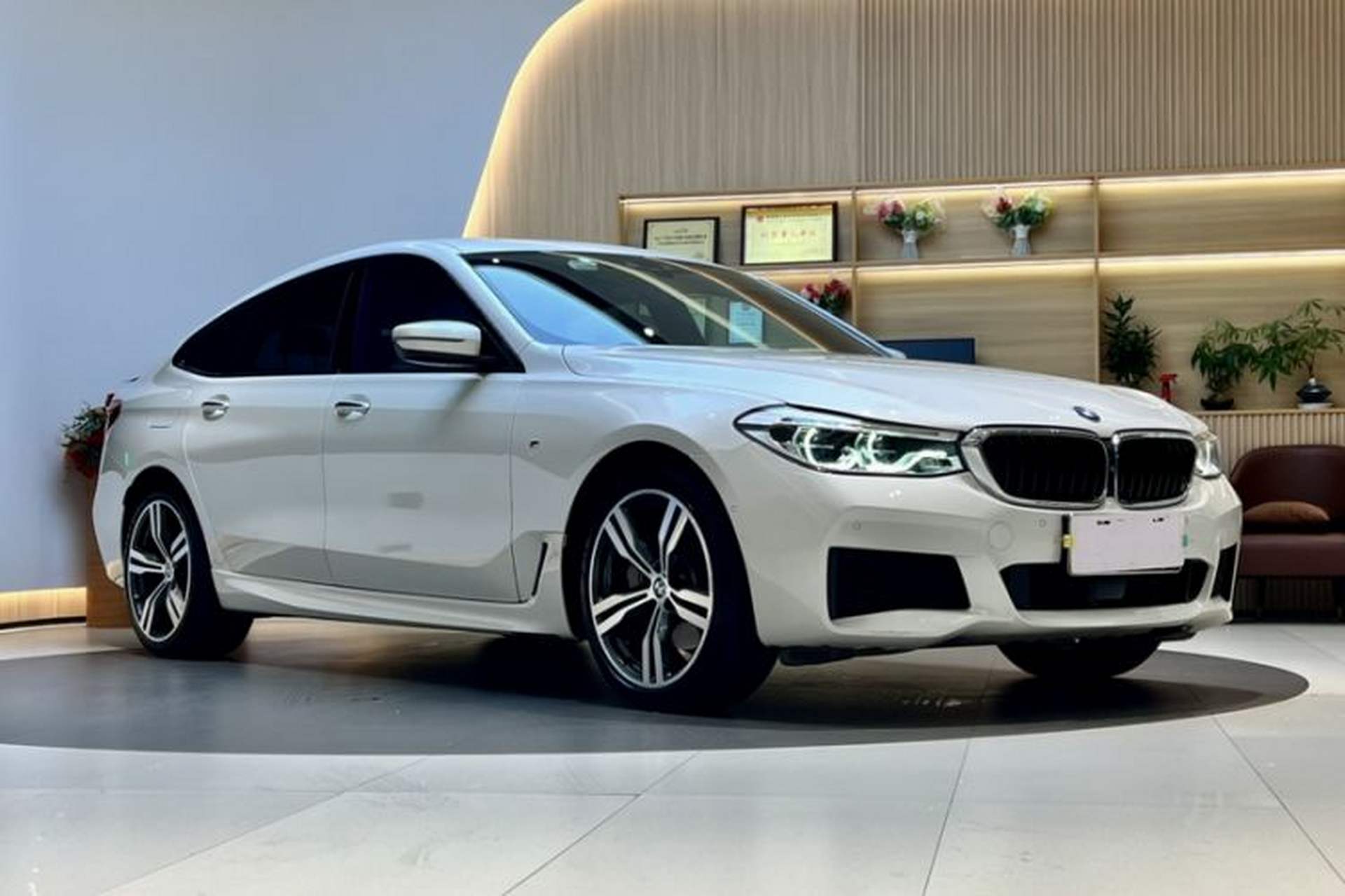 Used BMW 6 Series GT 2018 640i xDrive M Sport Package Exterior 5