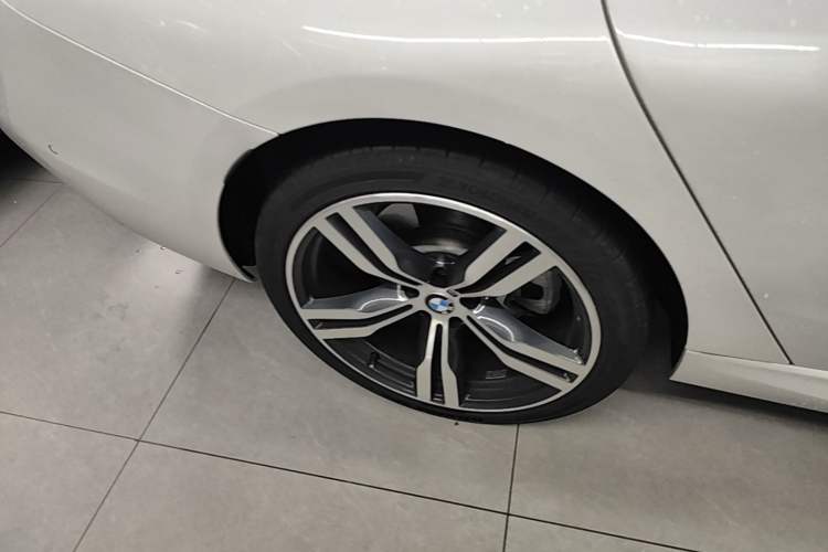 Used BMW 6 Series GT 2018 640i xDrive M Sport Package Exterior 5