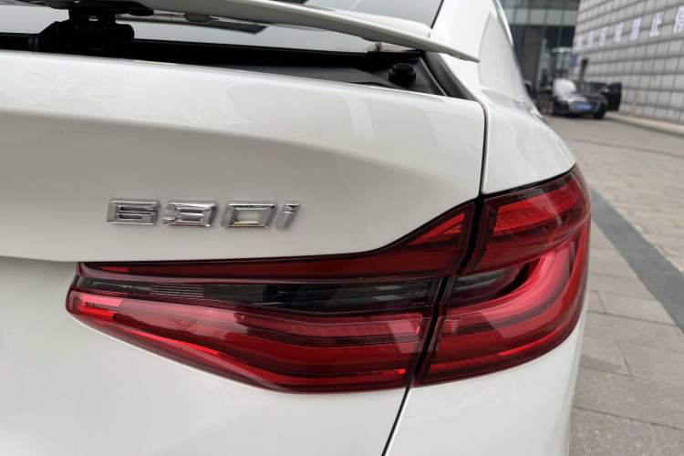 Used BMW 6 Series GT 2018 630i Luxury Design Package Exterior 9