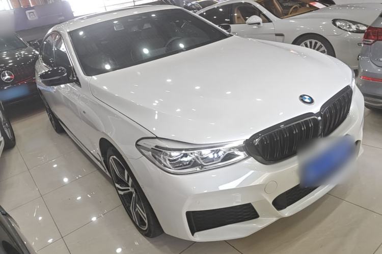 Used BMW 6 Series GT 2018 640i xDrive M Sport Package Front Right 45 Deg