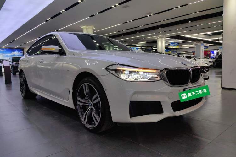Used BMW 6 Series GT 2018 640i xDrive M Sport Package Front Right 45 Deg