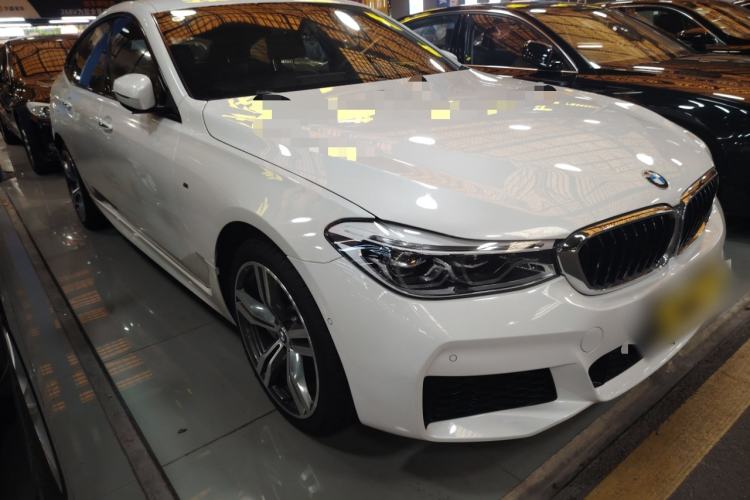 Used BMW 6 Series GT 2018 640i xDrive M Sport Package Front Right 45 Deg