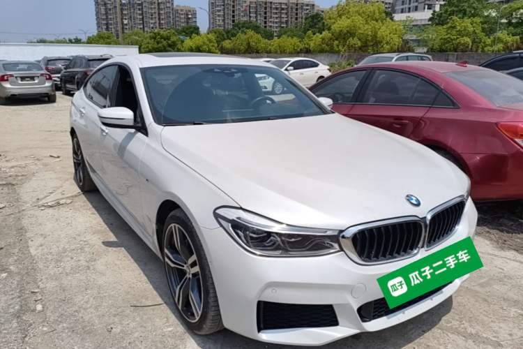 Used BMW 6 Series GT 2018 640i xDrive M Sport Package Front Right 45 Deg