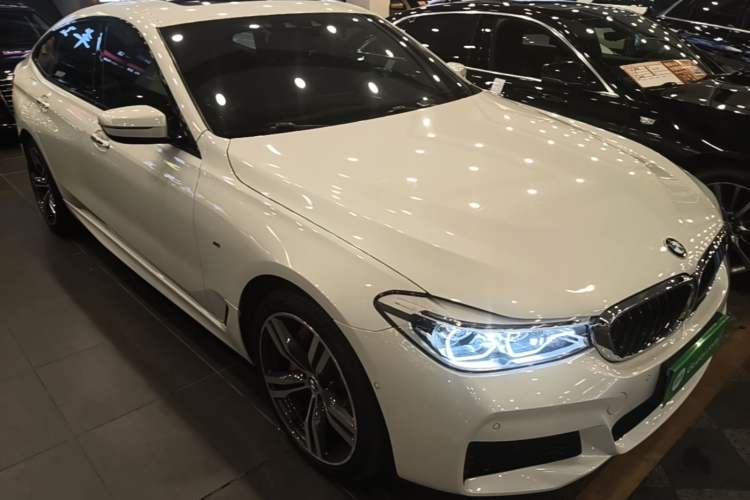 Used BMW 6 Series GT 2018 640i xDrive M Sport Package Front Right 45 Deg