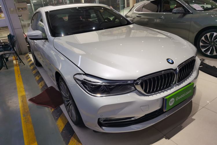 Used BMW 6 Series GT 2018 630i Luxury Design Package Front Right 45 Deg