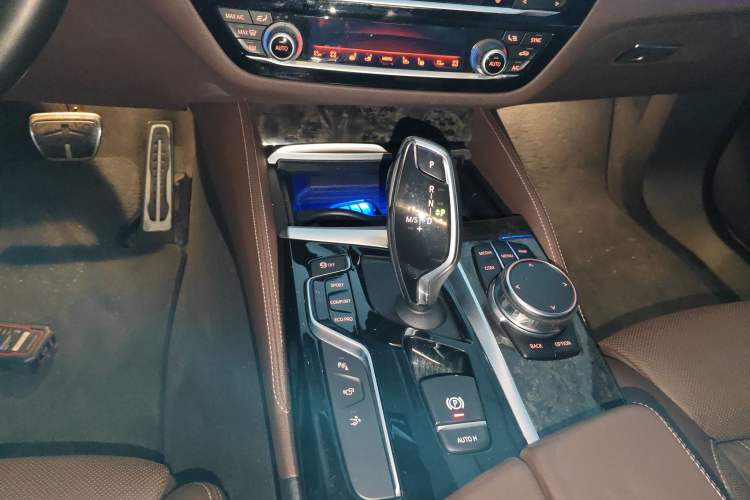 Used BMW 6 Series GT 2018 640i xDrive M Sport Package Gear Lever