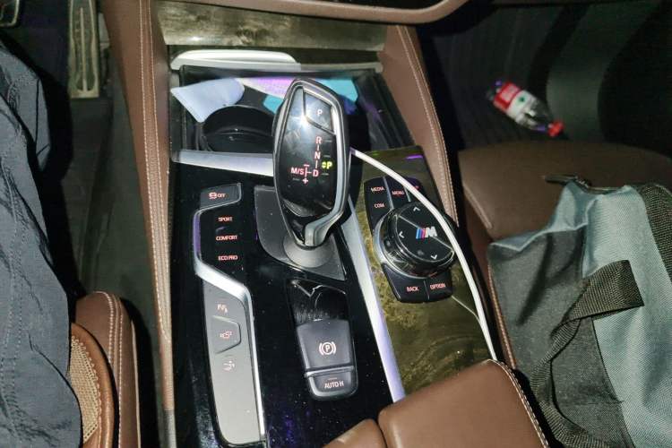 Used BMW 6 Series GT 2018 640i xDrive M Sport Package Gear Lever