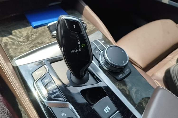 Used BMW 6 Series GT 2018 640i xDrive M Sport Package Gear Lever