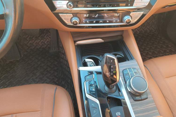 Used BMW 6 Series GT 2018 630i Luxury Design Package Gear Lever