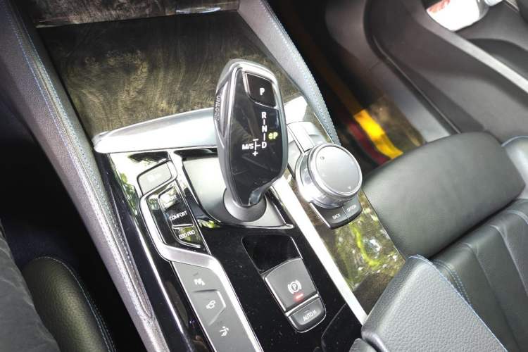 Used BMW 6 Series GT 2018 630i Luxury Design Package Gear Lever