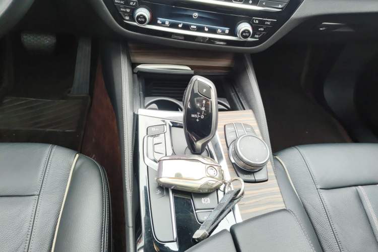 Used BMW 6 Series GT 2018 630i Luxury Design Package Gear Lever