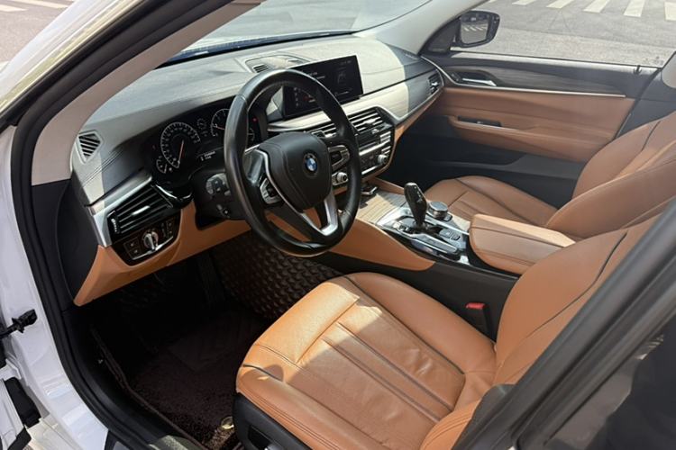Used BMW 6 Series GT 2018 630i Luxury Design Package Interior 1
