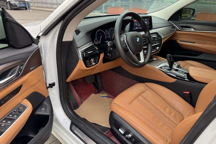 Used BMW 6 Series GT 2018 630i Luxury Design Package Interior 1