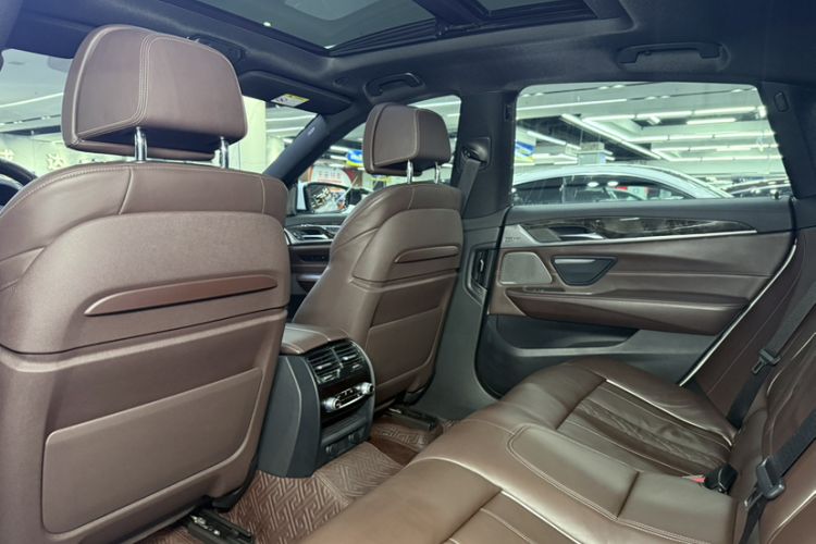 Used BMW 6 Series GT 2018 640i xDrive M Sport Package Interior 2