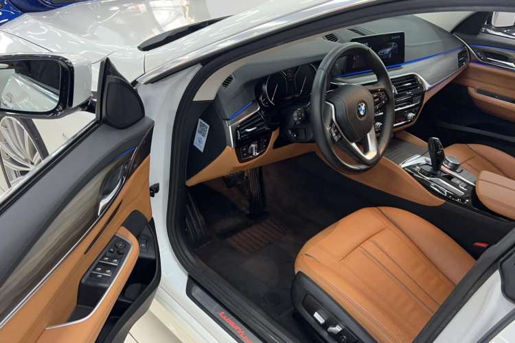 Used BMW 6 Series GT 2018 630i Luxury Design Package Interior 2